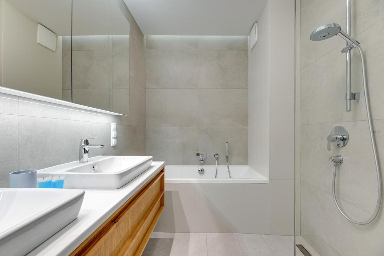 Premium Family & Business Old Town Riverside Apartment With Parking Gdansk Exterior photo