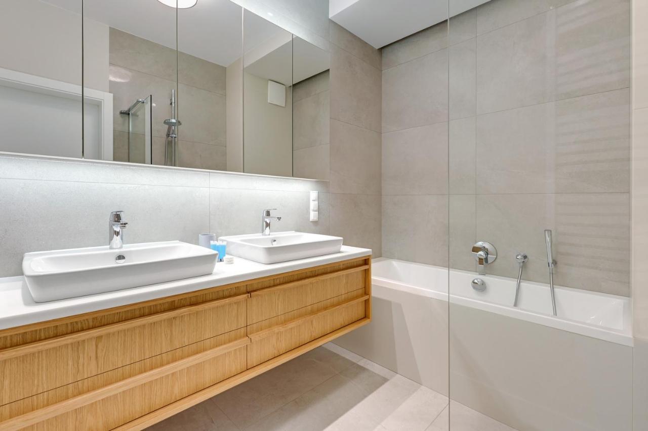 Premium Family & Business Old Town Riverside Apartment With Parking Gdansk Exterior photo